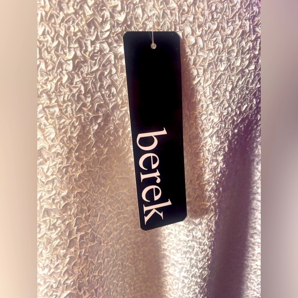 Yellow and Black Long U-Neck Tunic: Closeup of Woman in Sunglasses, NWT - Picture 11 of 13